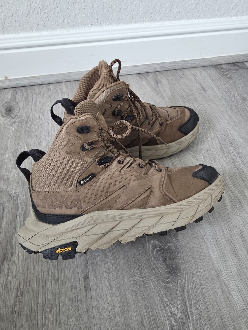 HOKA One One Women's Anacapa Mid GTX Hiking Boots Size 7 B - Picture 2 of 8